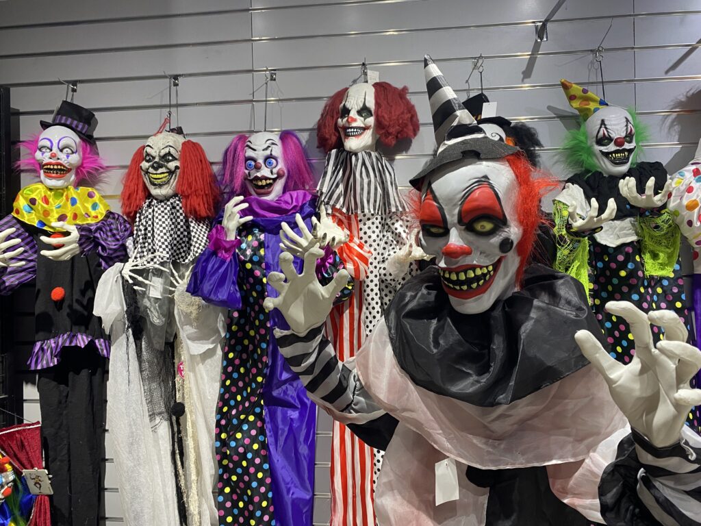 Top 5 Aroma Halloween Animatronics: 2023's New Ultimate Frightening Guide